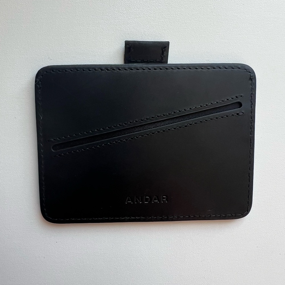 Andar “The Turner” Black Leather Card Holder